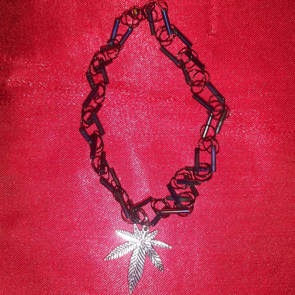 Marijuana leaf beaded tattoo choker necklace - Picture 3 of 5